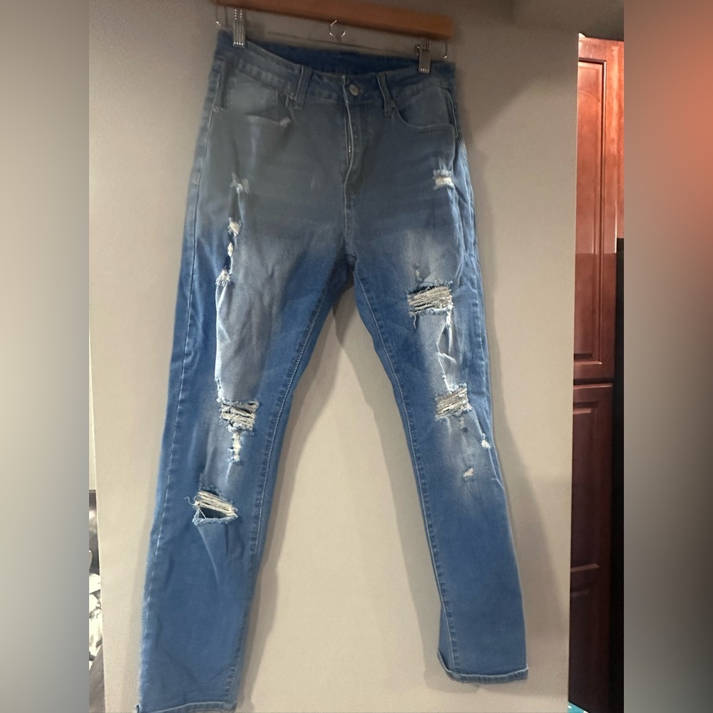 Distressed jeans size M